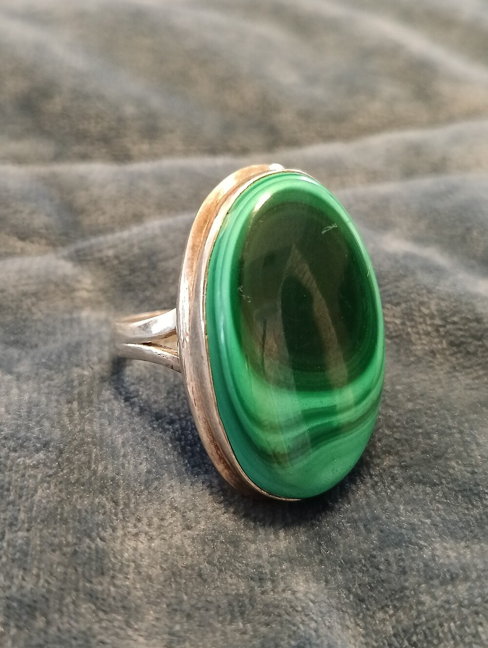 GENUINE MALACHITE SIZE 8 RING IN 925 STERLING SILVER